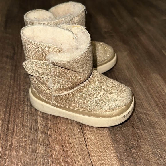 UGG Baby Gold Glitter Boots Size 4/5 - Picture 2 of 8